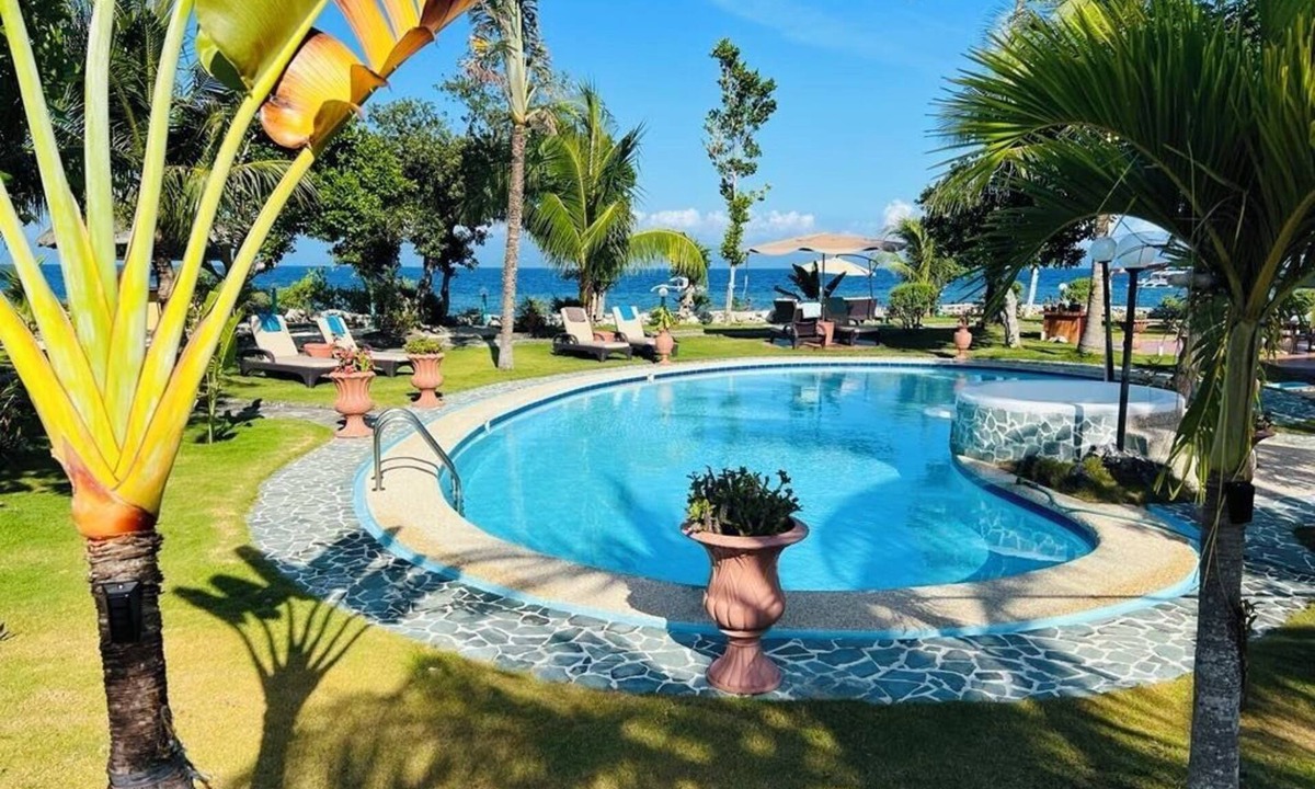 Loon Hotel | Cabilao Sunset Dive & Beach Resort