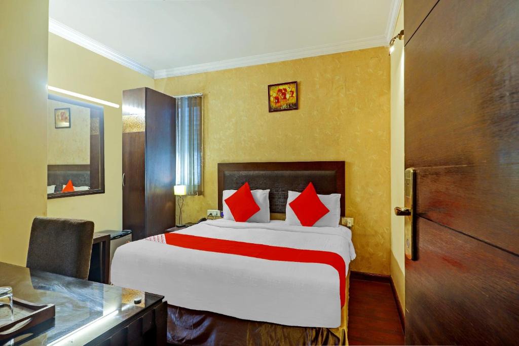 Hyderabad Hotel | Capital O Hotel Svr Near Nexus Hyderabad