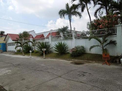 Las Pinas House | Casa Meyer's BF Homes International House for rent with pool and Jacuzzi