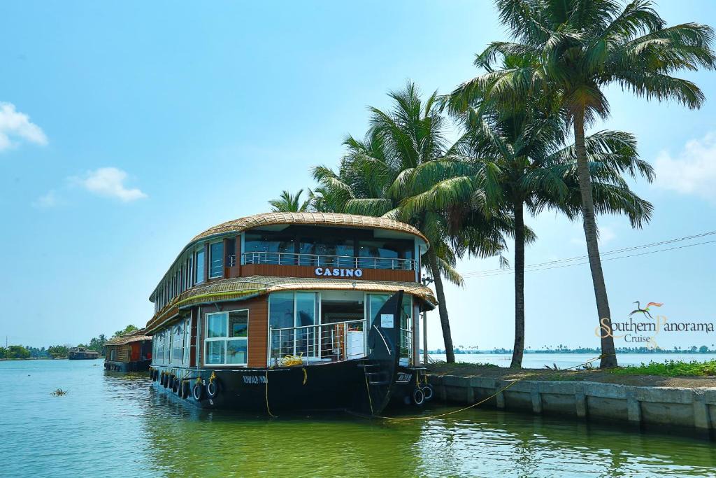 Alappuzha Boat Rental | Casino Houseboats