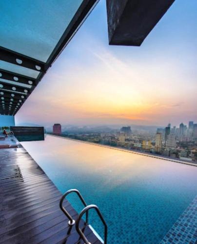 Chow Kit Hostel | Celestial Heights Hostel featuring Infinity Skypool