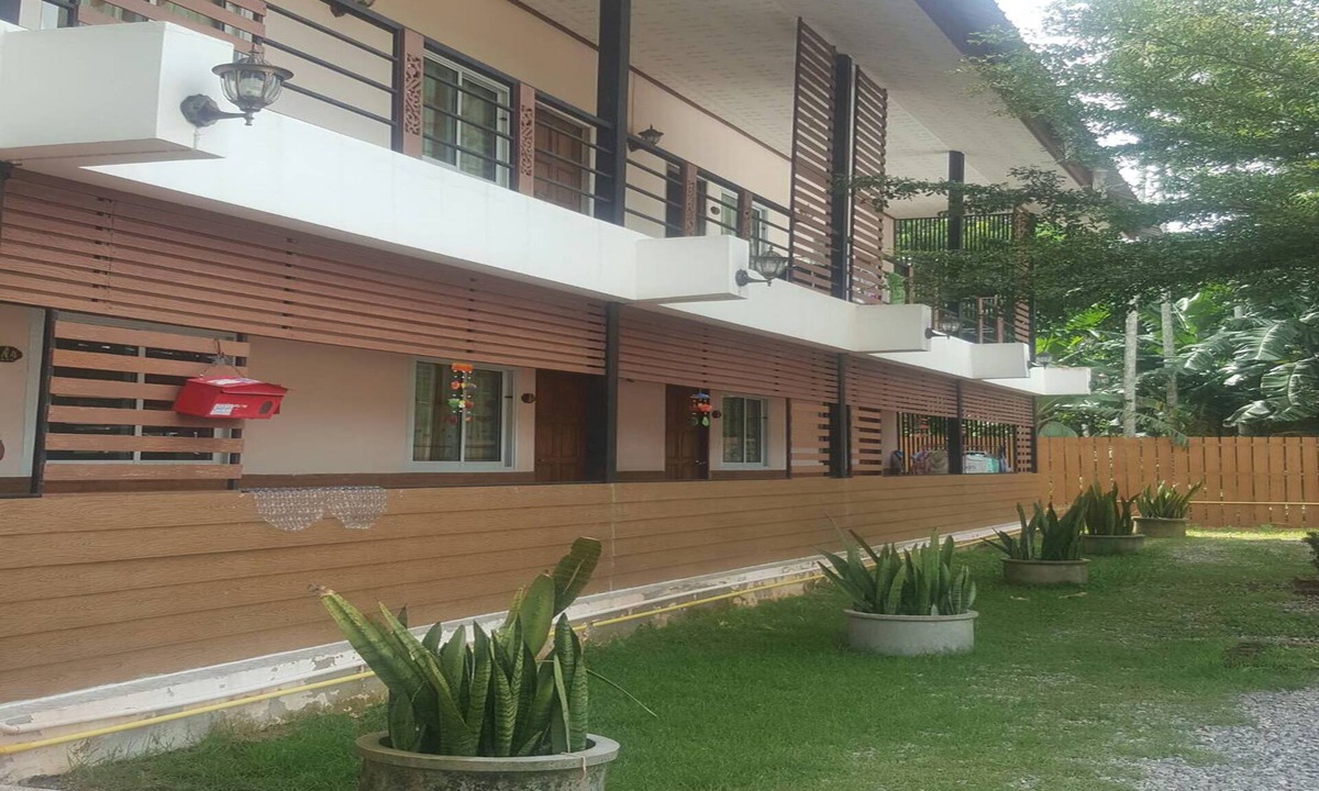Trang House | Charlee House