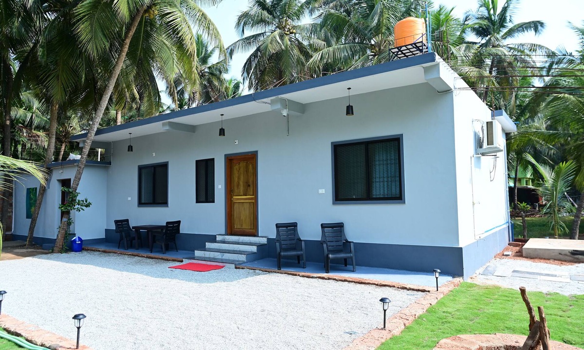 Honavar House | Charming 2-bedroom house with WiFi, AC in peaceful Kasarkoda, Honnavar
