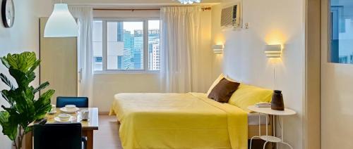 Bonifacio Global City Hotel | Charming Modern Condo in BGC