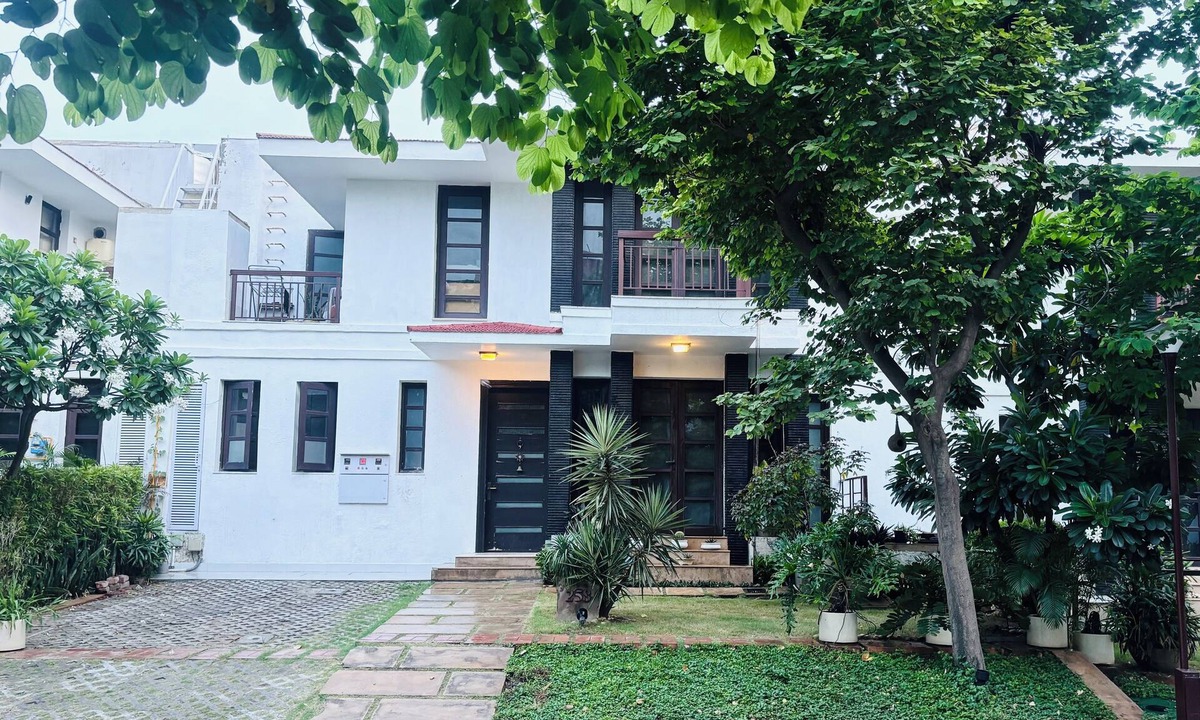 Gurugram Villa | Charming Villa with Soaking Pool & Serene Outdoor Spaces.