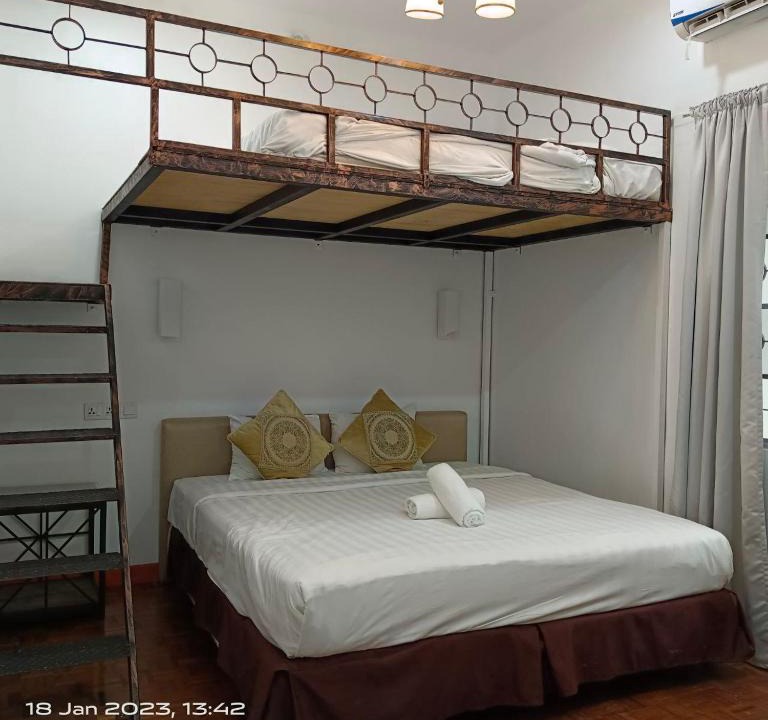 Kuarters Kampung Pandan House | Cheras Homestay Family room with Private Bathroom
