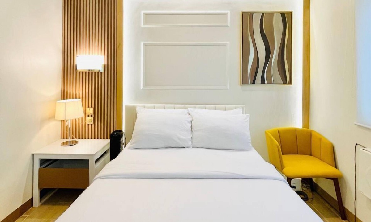 Mandurriao Apartment | Chic Studio Spaces at LaFayette Park Square