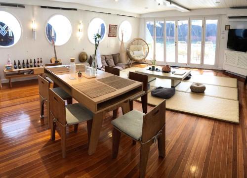 Aberdeen Boat Rental | Cipango - Hong Kong Houseboat