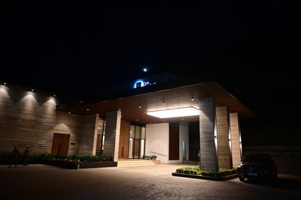 Pune Hotel | Club Charholi