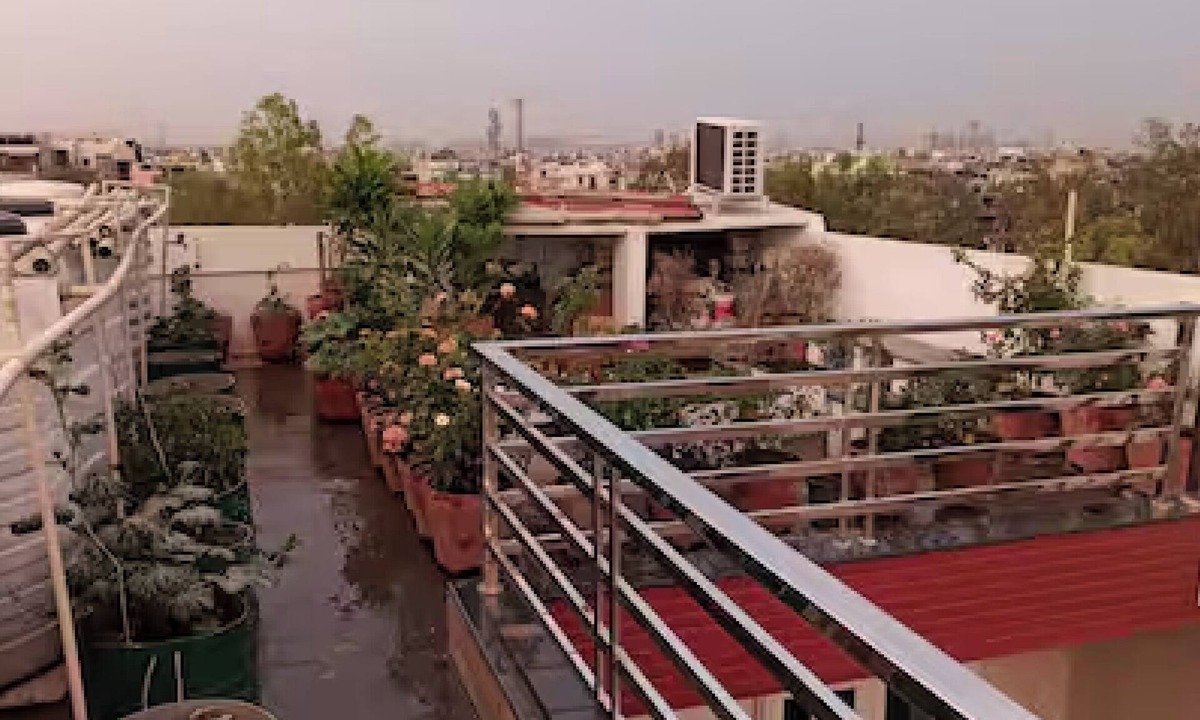 Mayur Vihar Phase III Apartment | Cozy 1-bedroom apartment with fitness room and AC in enjoyable New Delhi