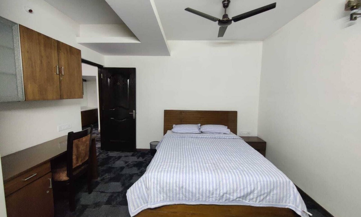 BTM Layout Apartment | Cozy 1 studio private bedroom in a shared apartment with WiFi, AC