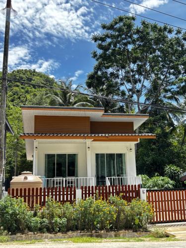 Ko Pha-ngan House | Cozy Forest Home 2 Bed Garden 3 min to Beach