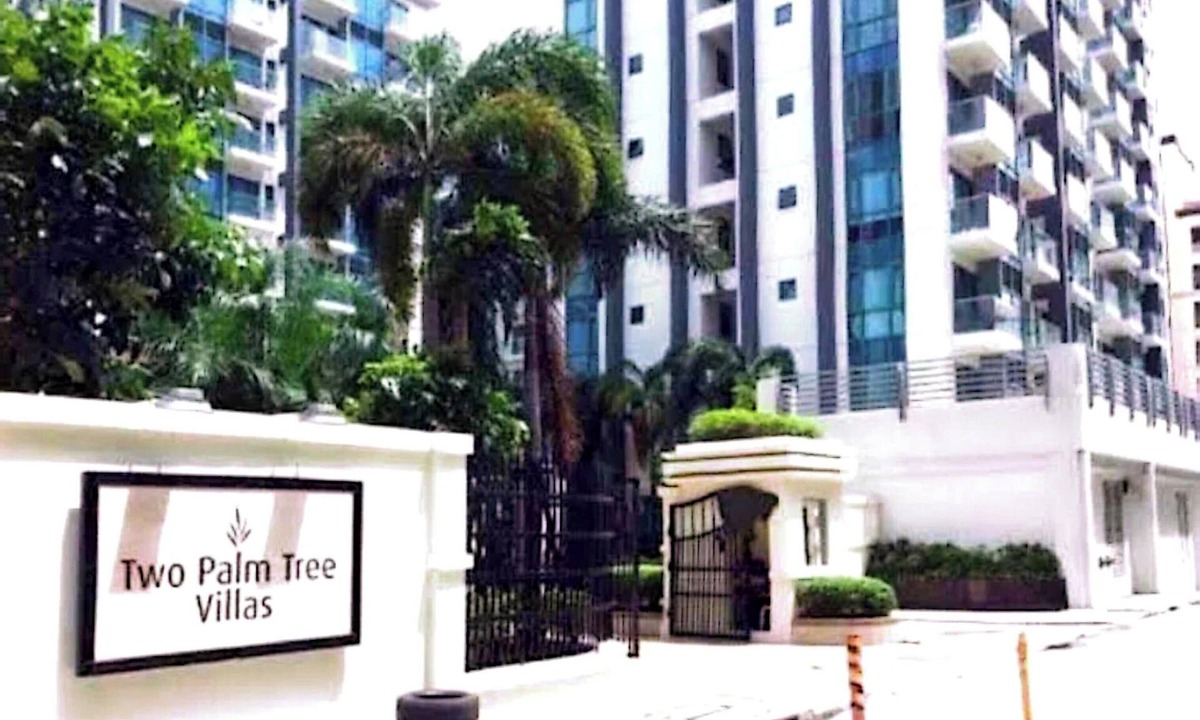 Moonwalk Condo | Cozy Modern Studio Two Palm Tree Villas