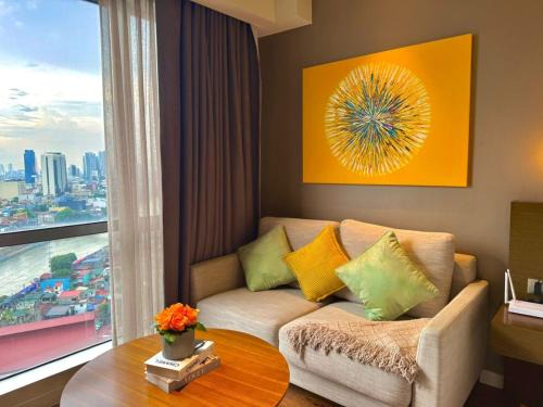 Makati Apartment | Cozy Retreat King Suite