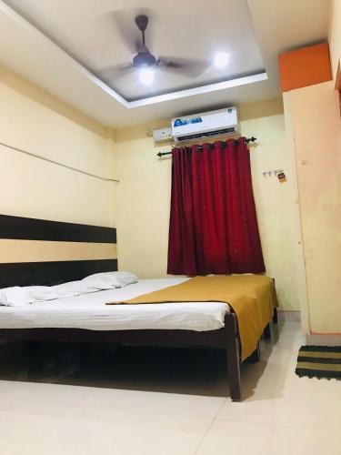 Thrippunithura Hotel | Crown Palace Tourist Home