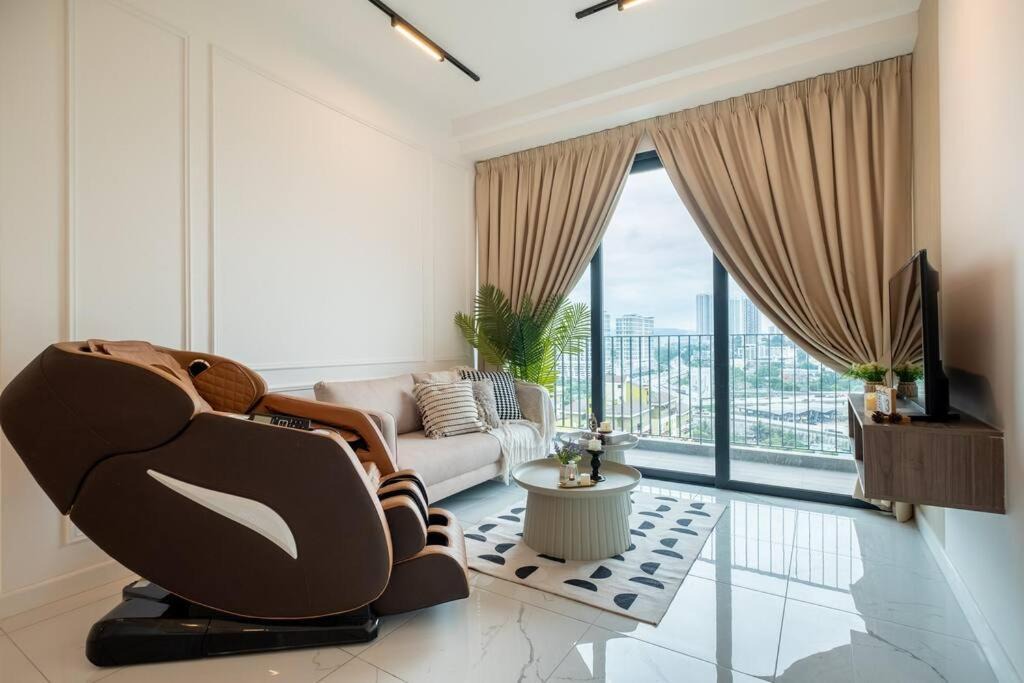 Kampung Pantai Dalam Apartment | Cubic Botanical Massage Chair by Feel Home