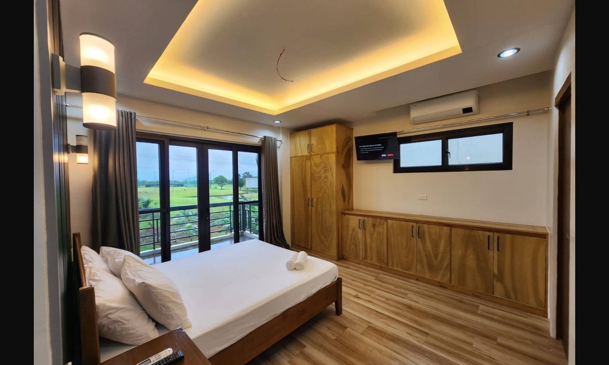 Pili Apartment | CWC Bestie/Duo Hub: Aesthetic Queen Suite & Shared Luxury Lounge