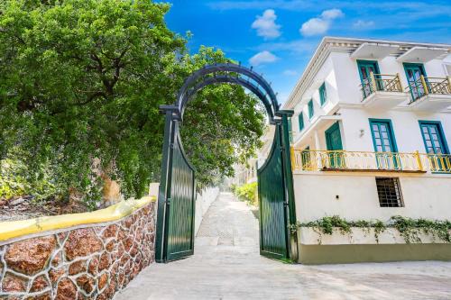 Siolim Hotel | DanCenter Valencia Villa Siolim | 3BHK | Pvt Pool | Goa