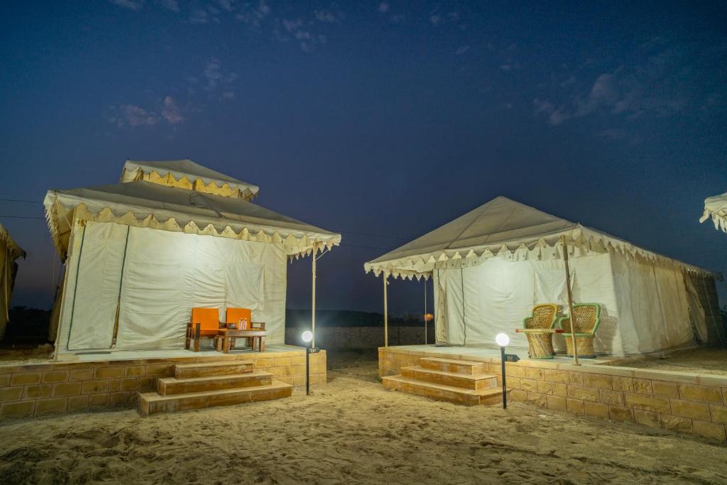 Amar Sagar Pol Hotel | Desert Overnight Camp & Resort