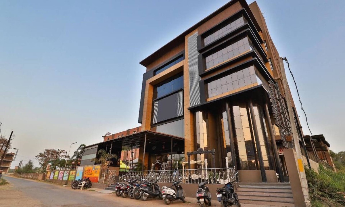 Nadiad Hotel | Dev Motel & Banquet