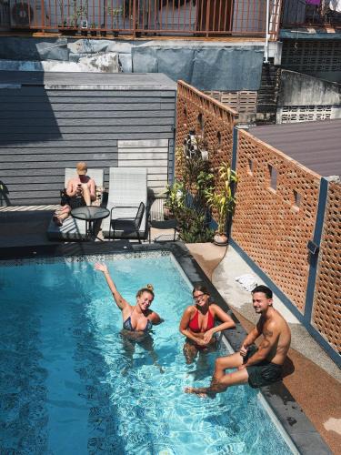Thapae Hostel | Deva hostel & Relax Pool