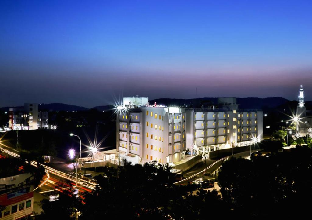 Mahindra World City Hotel | Downtown Business Hotel