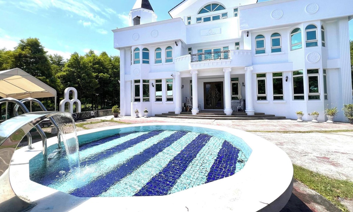 Wujie Bed & Breakfast | dream castle
