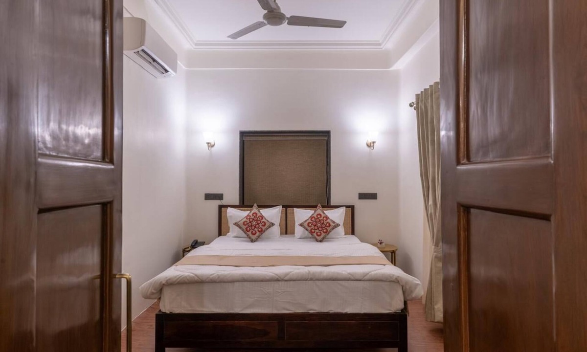 Civil Lines House | Earthen home in Prayagraj, India
