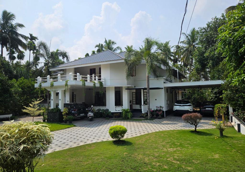 Andhakaranazhy House | Eden Garden by Kattumana