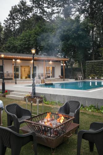 Taoru Villa | ELIVAAS 6 BHK Farmstay with Pvt Pool & Garden - Esh