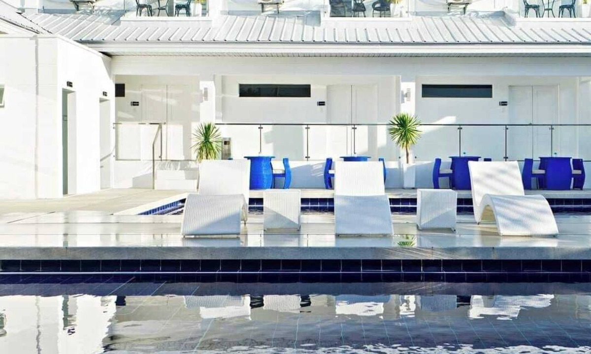 Los Banos Villa | Entire Santorini-inspired Hot Spring Villa in Los Baños - Good for 30 Persons