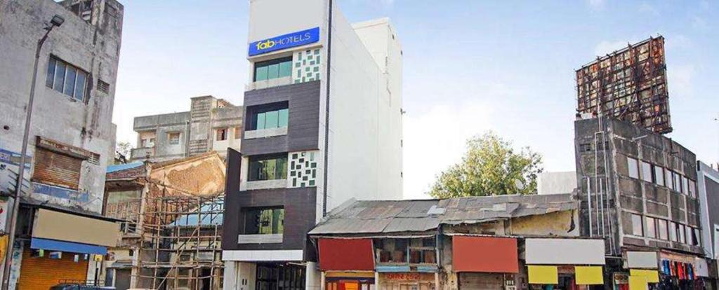 Surat Hotel | FabHotel Rest Inn