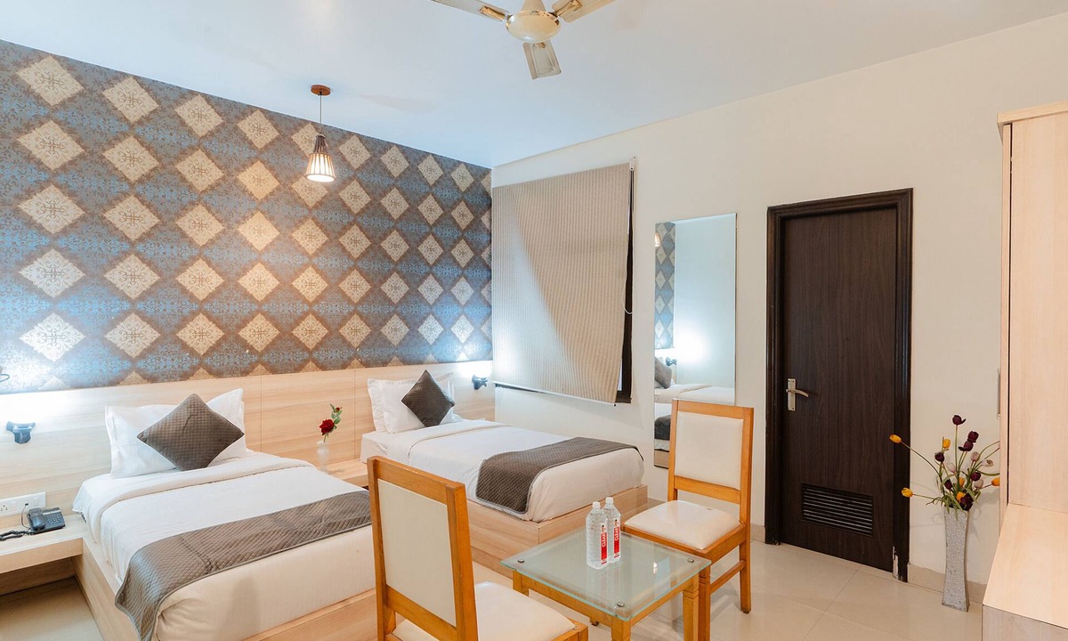 Malviya Nagar Hotel | Fabhotel Signature Inn