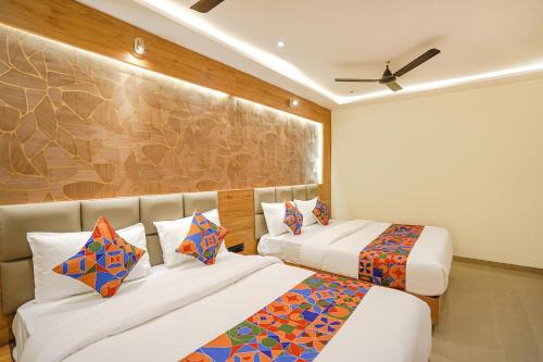 Kurla West Hotel | FabHotel Well Back