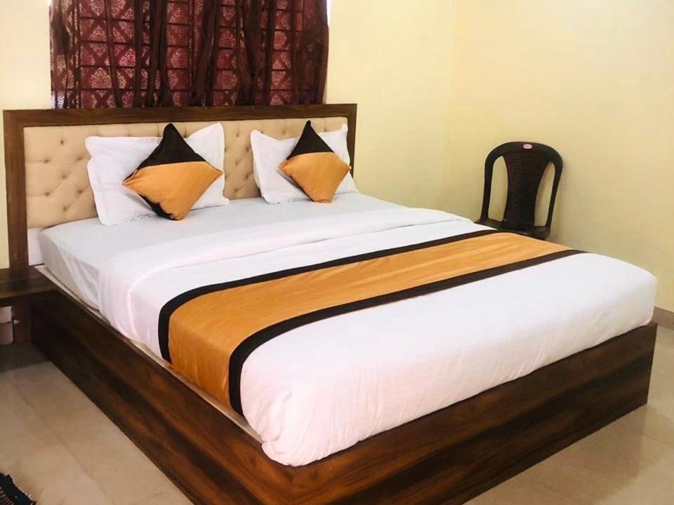Devikolam Hotel | Falcone Residency - 100 m from Indiana Hospital