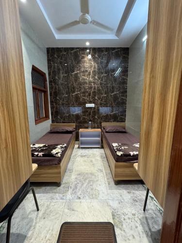 Khattalwada Hostel | FlexiBay-Affordable Boys Hostel in North Delhi with meals