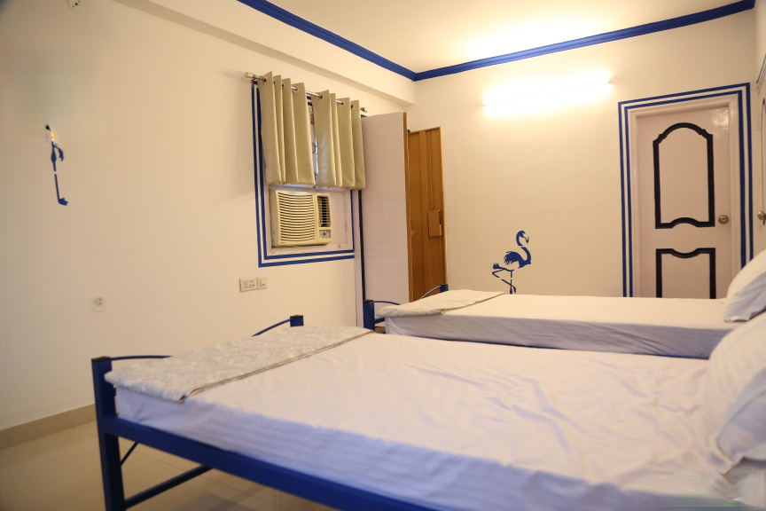 C-Scheme Hotel | Free Birds