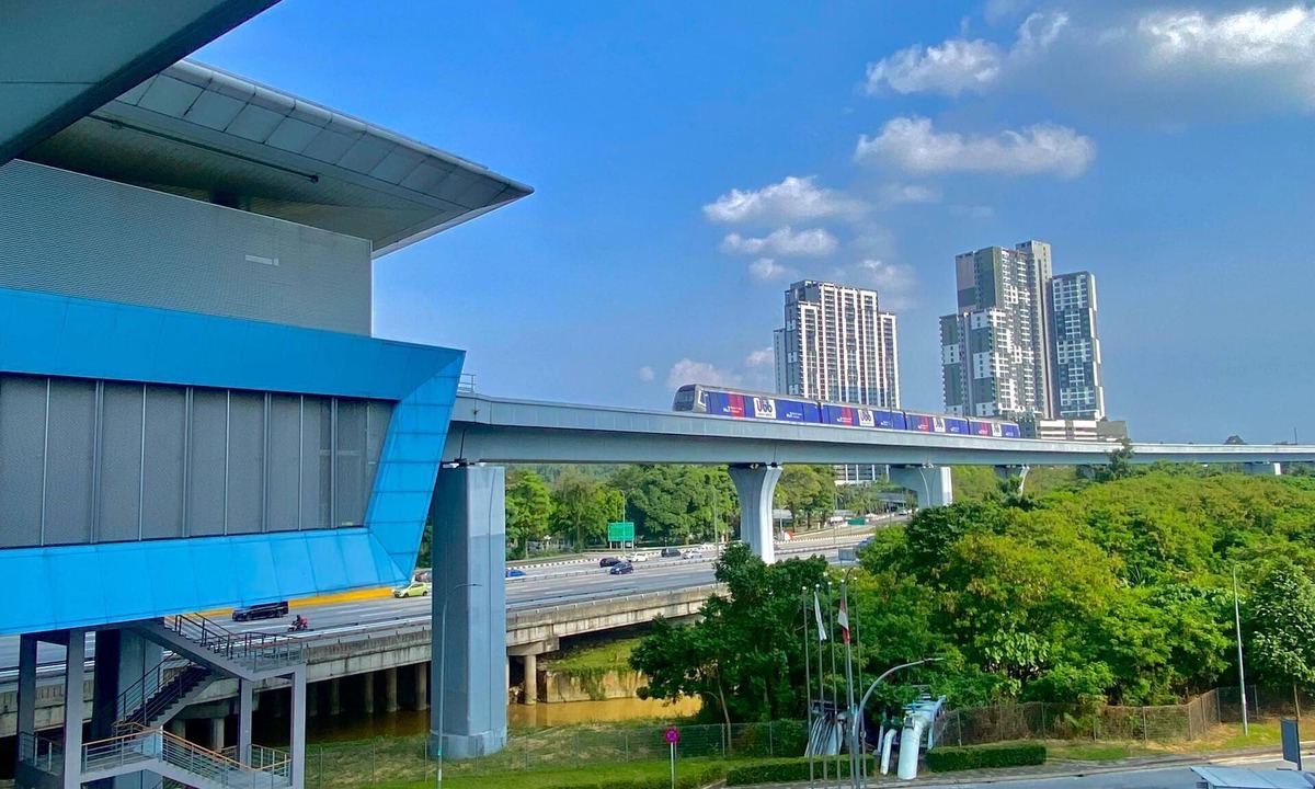 Kampung Bukit Dukong Condo | FZ Homestay @ Parkland Cheras : linked with MRT to Bukit Bintang & KL City.