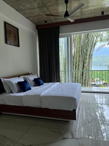 Vayittiri Apartment | Gcc Saffron