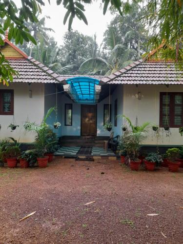 Karunagappally House | Golden Homestay (Parayil Farm House)