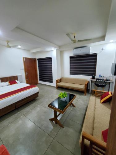 Thrippunithura Hotel | Halo Residency