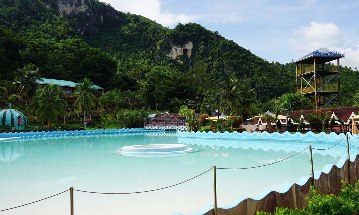 Pinamungajan Hotel | Hidden Valley Mountain and Wavepool Resort