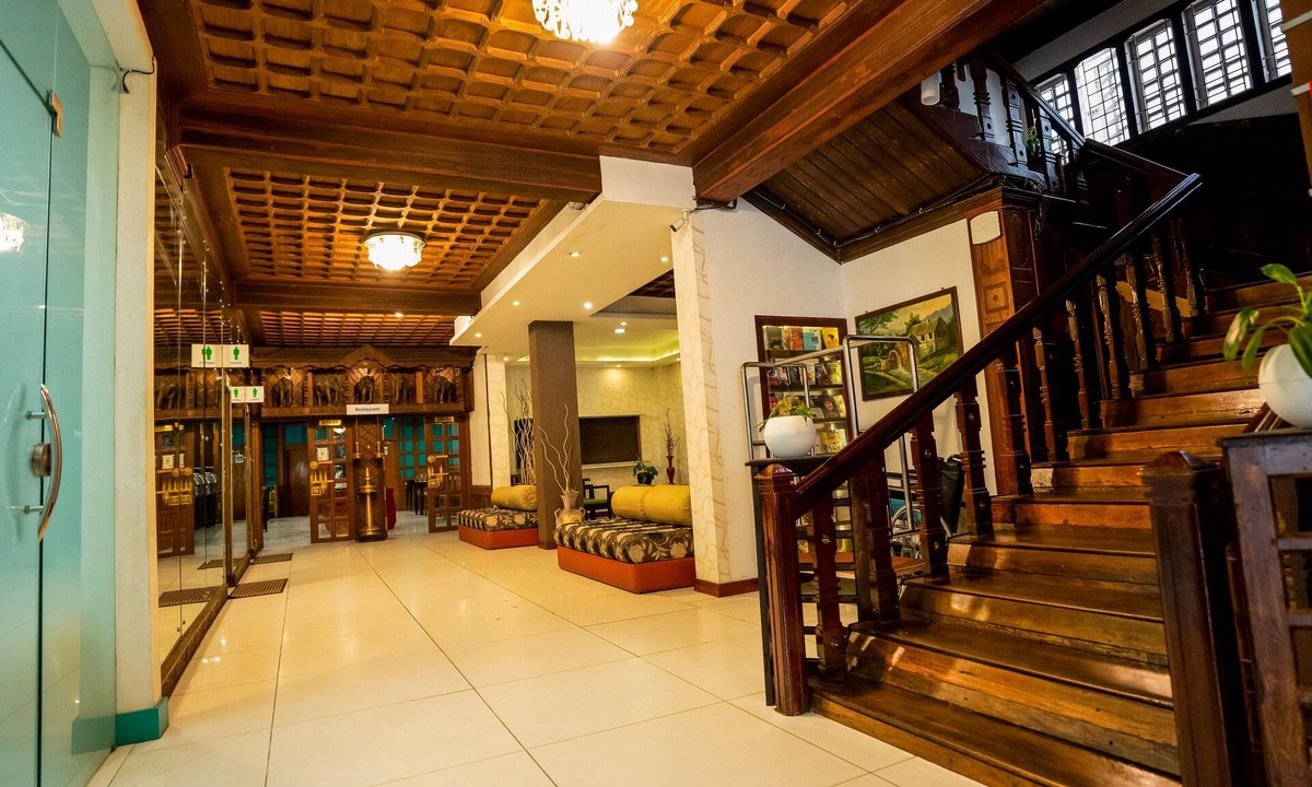 Moolakadai Hotel | Hill View Munnar