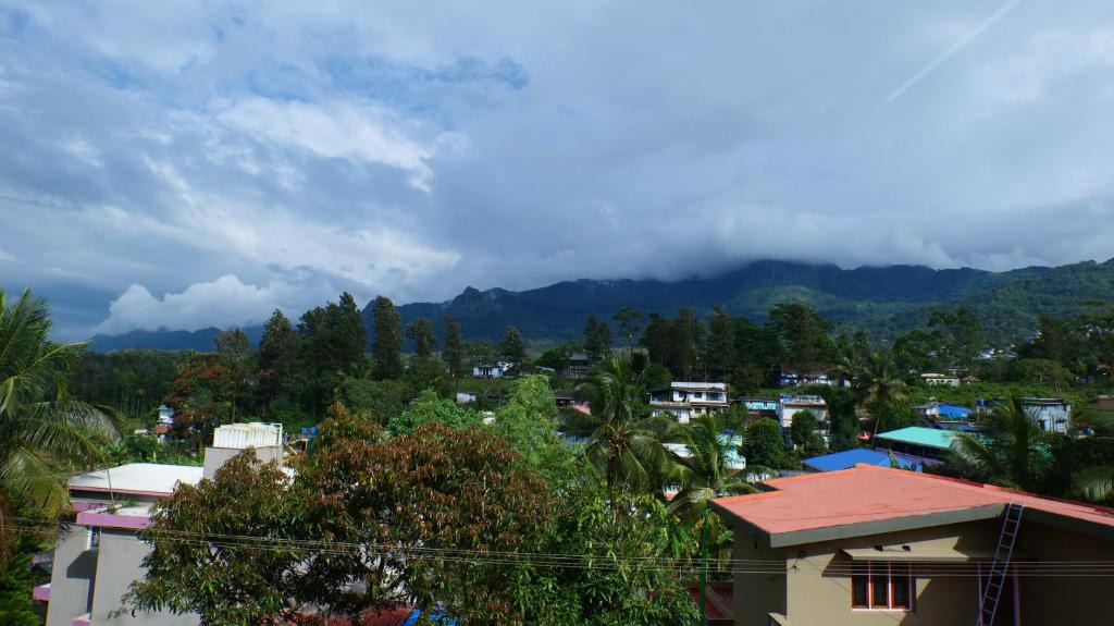 Gudalur Hotel | Hillside Hideaway Gudalur