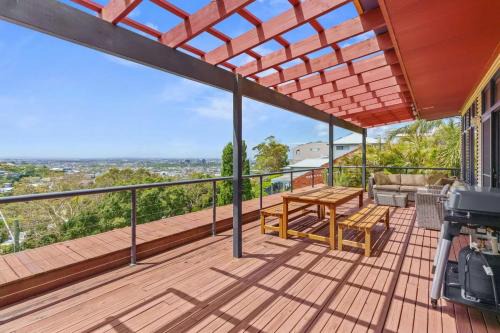Merewether House | Hilltop Hideaway Merewether Family Escape