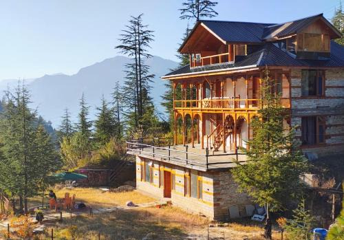 Banjar House | Himalayan Baseraa