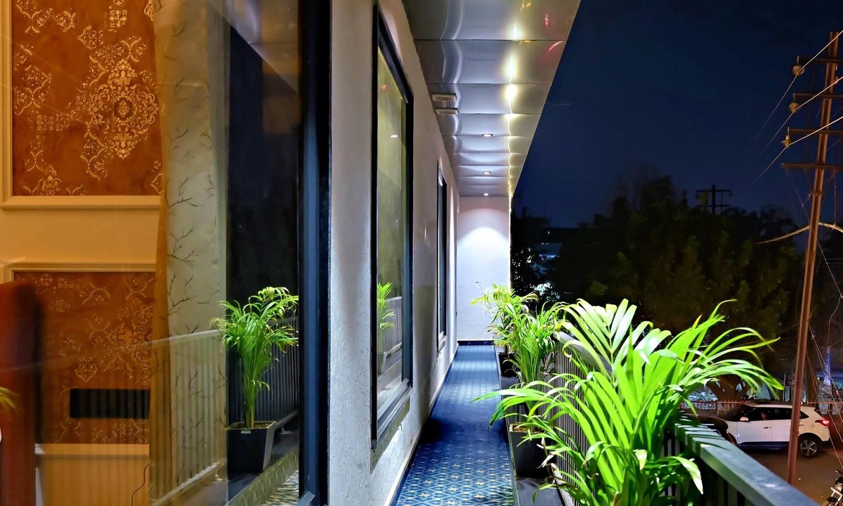 Ranjit Avenue House | Homestay By cafe9