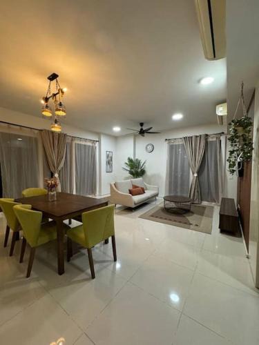 Cyberjaya Apartment | Homestay Cyberjaya AC Home 4R3B 7pax Free Wifi Netflix