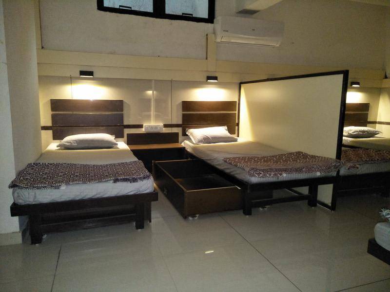 Bodakdev Hostel | Hostel ∙ 8 guests