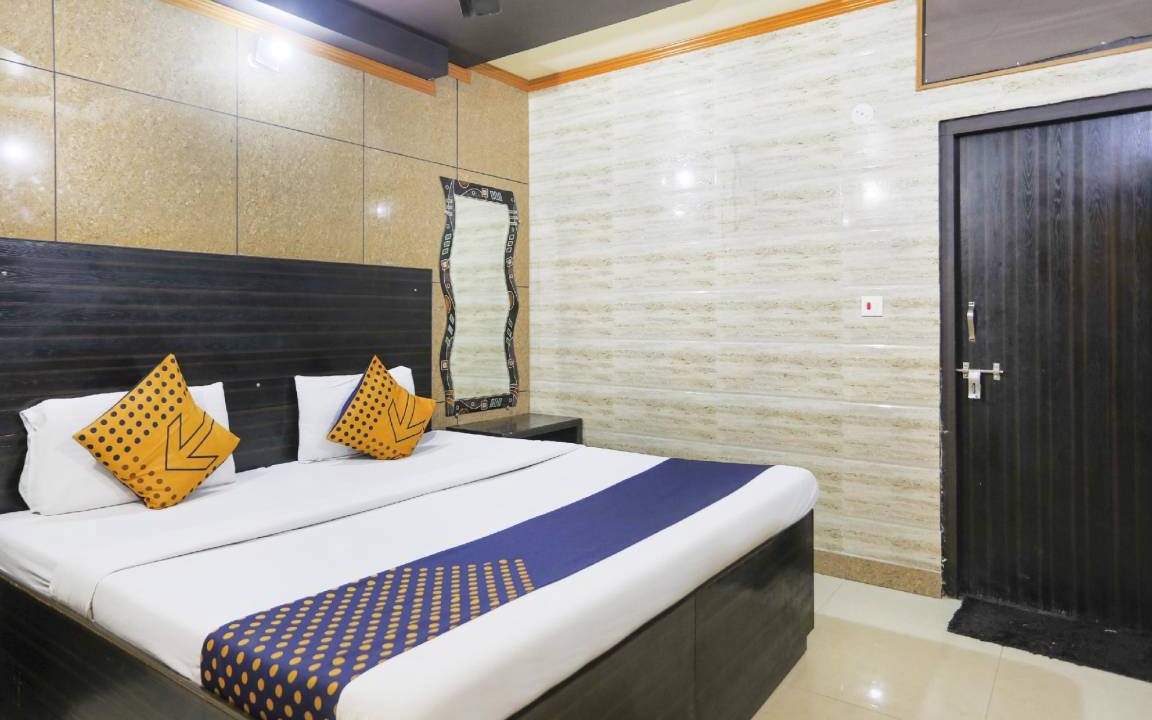 Ghaziabad Hotel | Hotel ∙ 3 guests